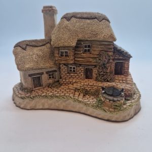 David Winter Cottages 'Birthstone Wishing Well' 1992