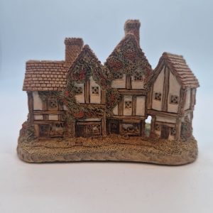 David Winter Cottages 'The Apothecarys Shop' 1985