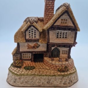 David Winter Cottages 'The Cat and Pipe Inn' 1993