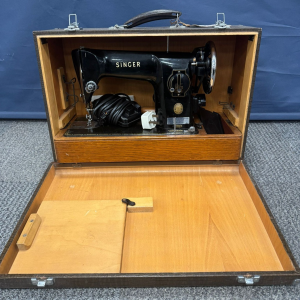 Vintage Singer Sewing Machine 201K Serial No EK220776