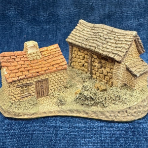 David Winter Cottages 'Haybarn' 1985