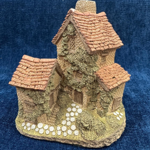 David Winter Cottages 'Ivy Cottage' 1982