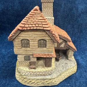 David Winter Cottages 'The Boat House' 1989