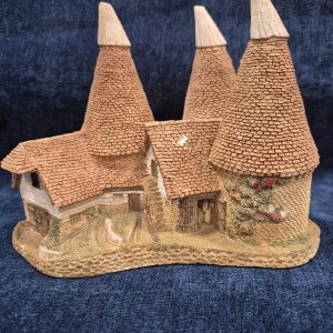David Winter Cottages 'Triple Oast' 1981
