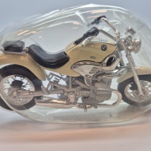 Maisto 1:18 BMW R1200C Die Cast Collectors Model